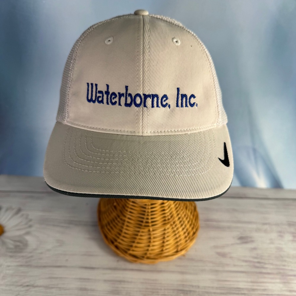 Nike Golf Trucker Hat Mens L/XL White Mesh Flexfit Breathable Swoosh Cap Mesh